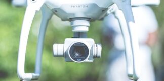 Czy można latać dronem na plaży?