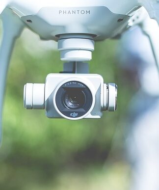 Czy dron nagrywa z dzwiekiem?