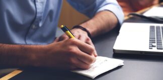 Jak się mówi po angielsku biurko?